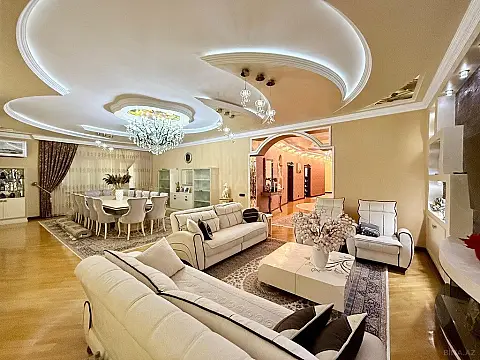 Satılır 5 otaqlı mənzil 400 m²