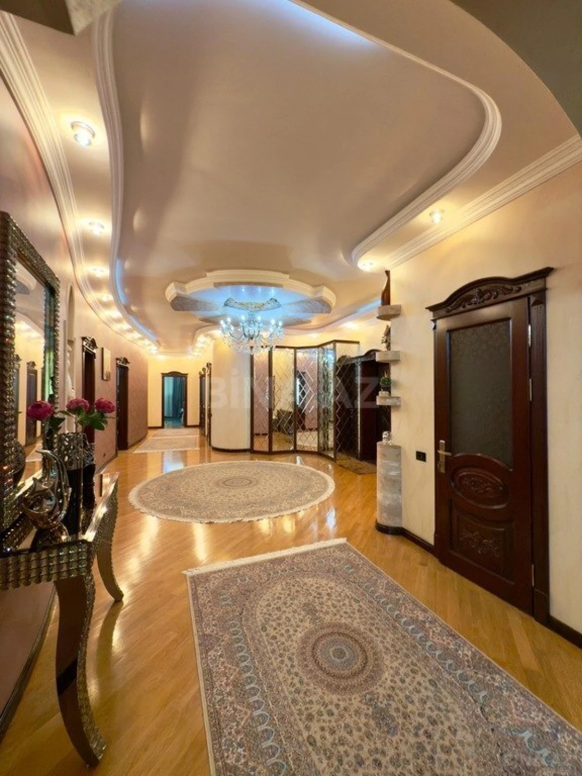 Satılır 5 otaqlı mənzil 400 m²