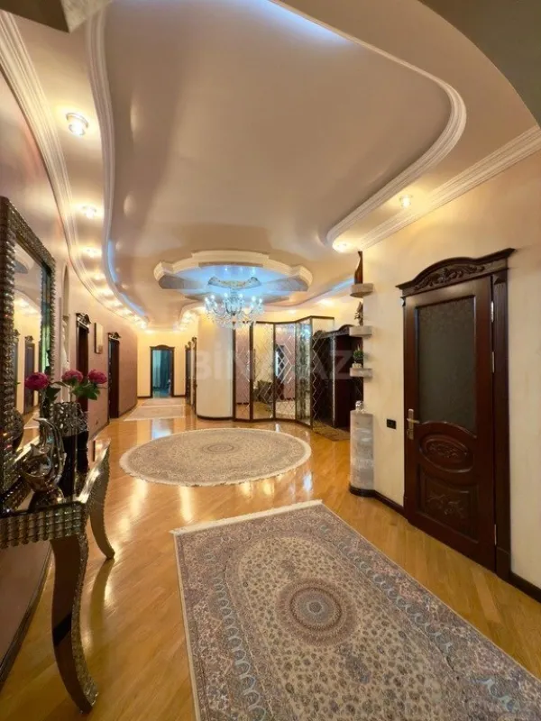 Satılır 5 otaqlı mənzil 400 m²