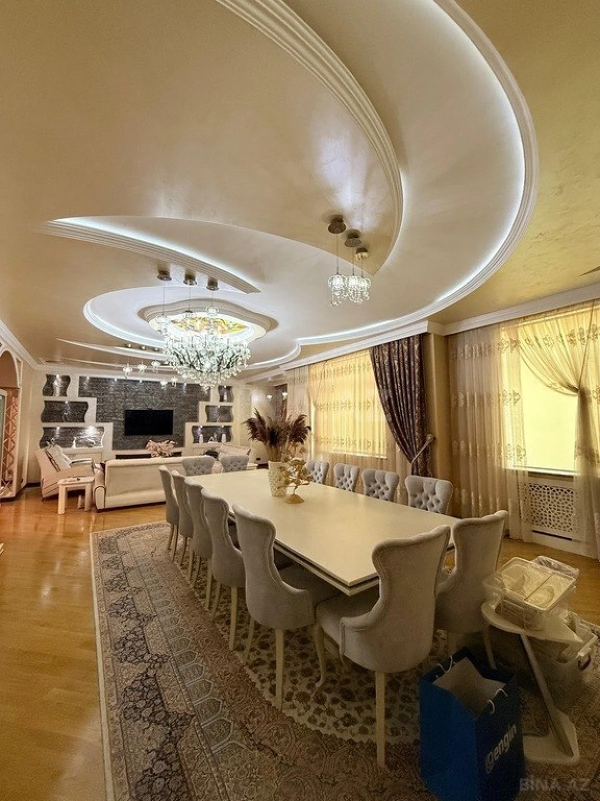 Satılır 5 otaqlı mənzil 400 m²