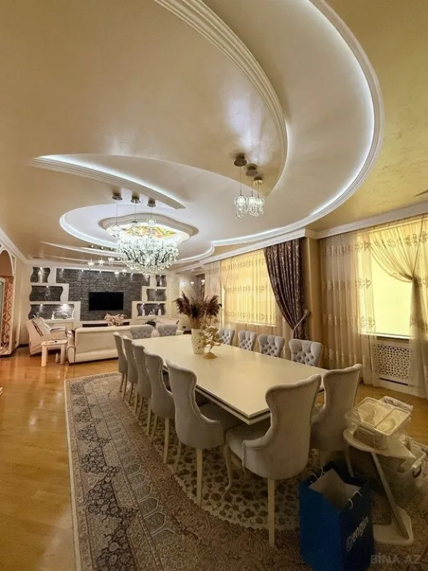 Satılır 5 otaqlı mənzil 400 m²