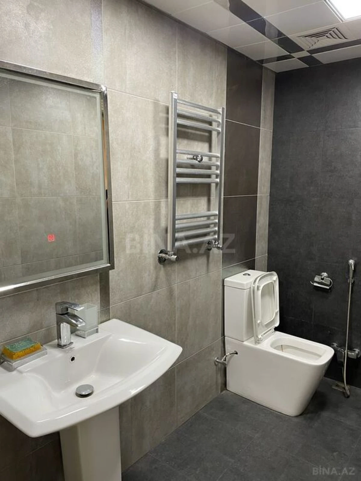 Kirayə verilir 3 otaqlı mənzil 150 m²