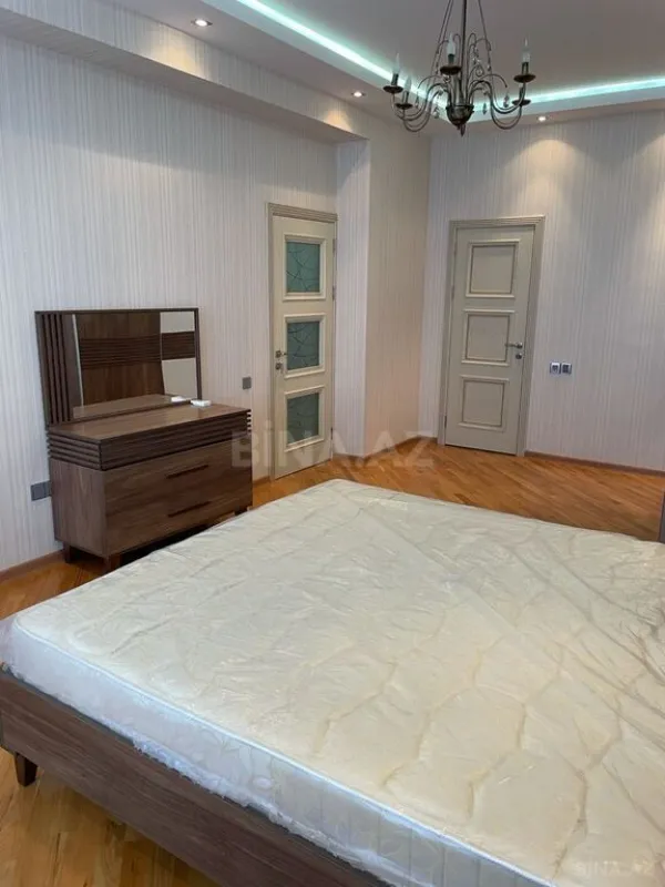 Kirayə verilir 3 otaqlı mənzil 150 m²