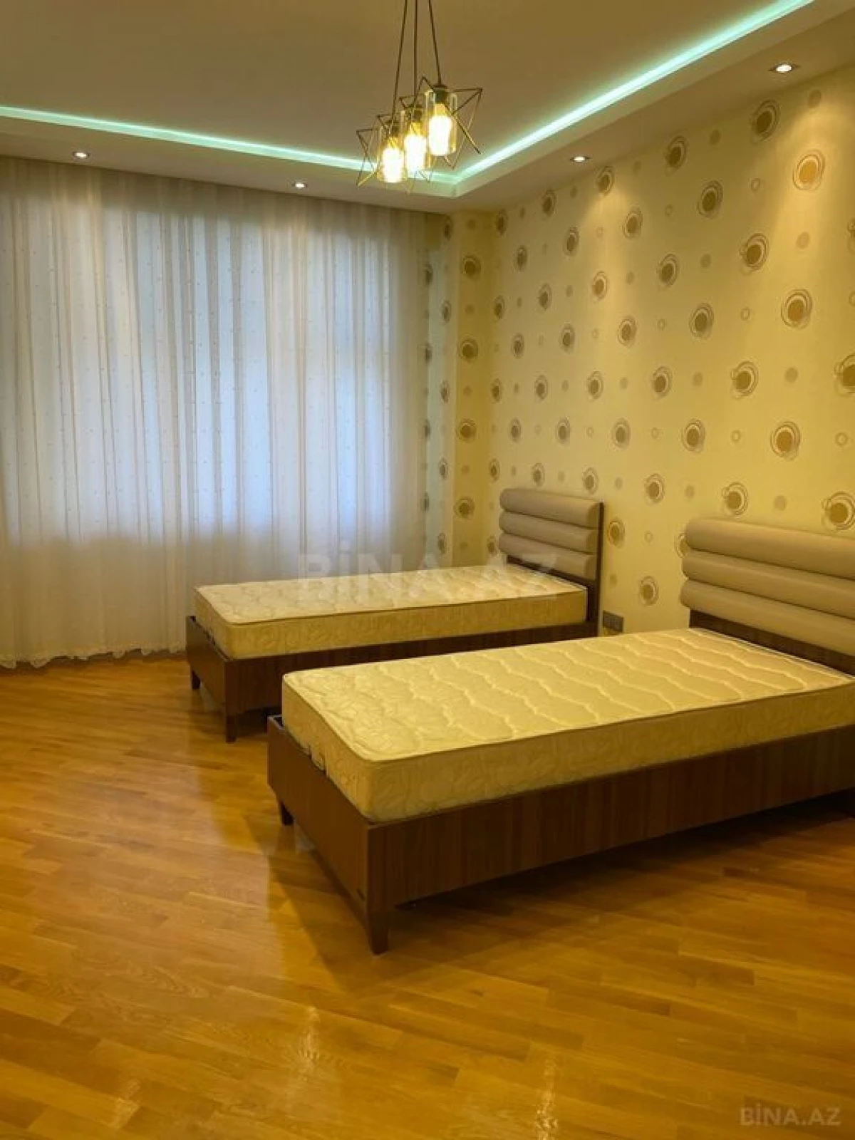 Kirayə verilir 3 otaqlı mənzil 150 m²