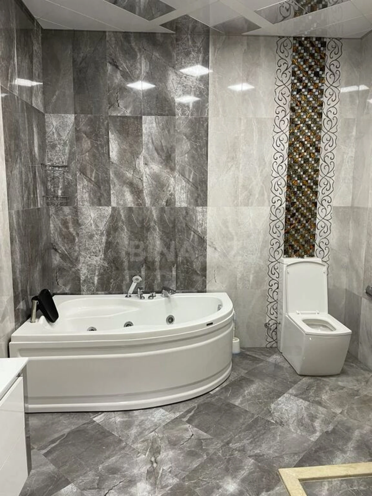 Kirayə verilir 3 otaqlı mənzil 150 m²