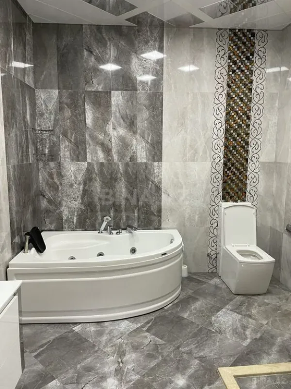 Kirayə verilir 3 otaqlı mənzil 150 m²