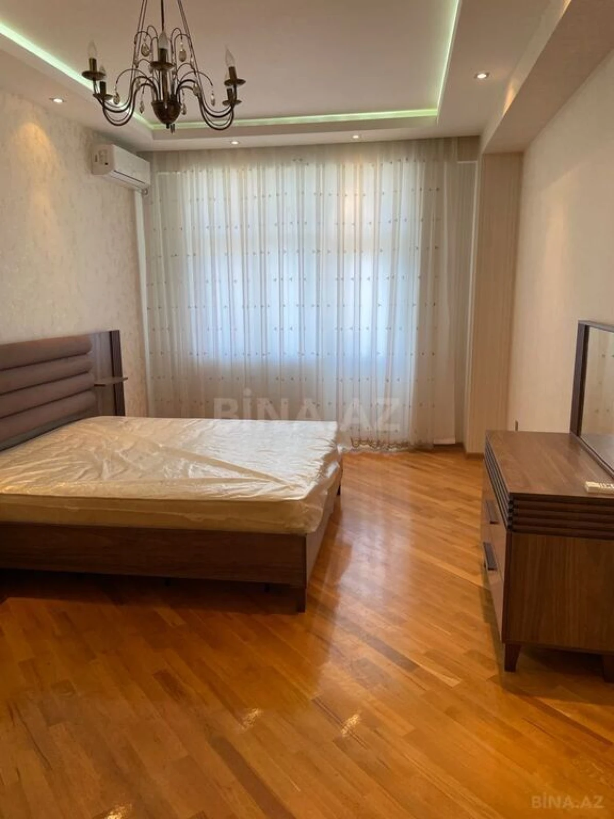 Kirayə verilir 3 otaqlı mənzil 150 m²