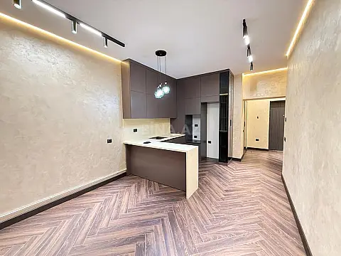 Satılır 2 otaqlı mənzil 70 m²