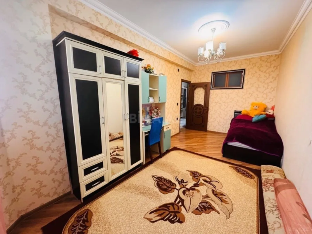 Satılır 4 otaqlı mənzil 139 m²