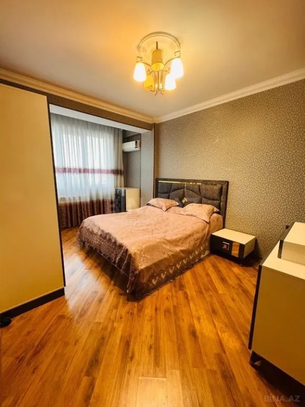 Satılır 4 otaqlı mənzil 139 m²