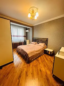 Satılır 4 otaqlı mənzil 139 m²