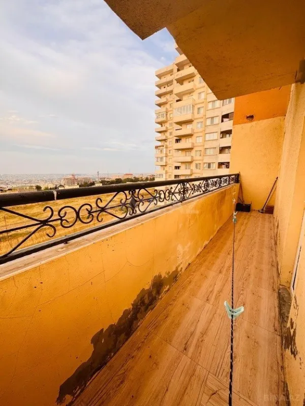 Satılır 4 otaqlı mənzil 139 m²