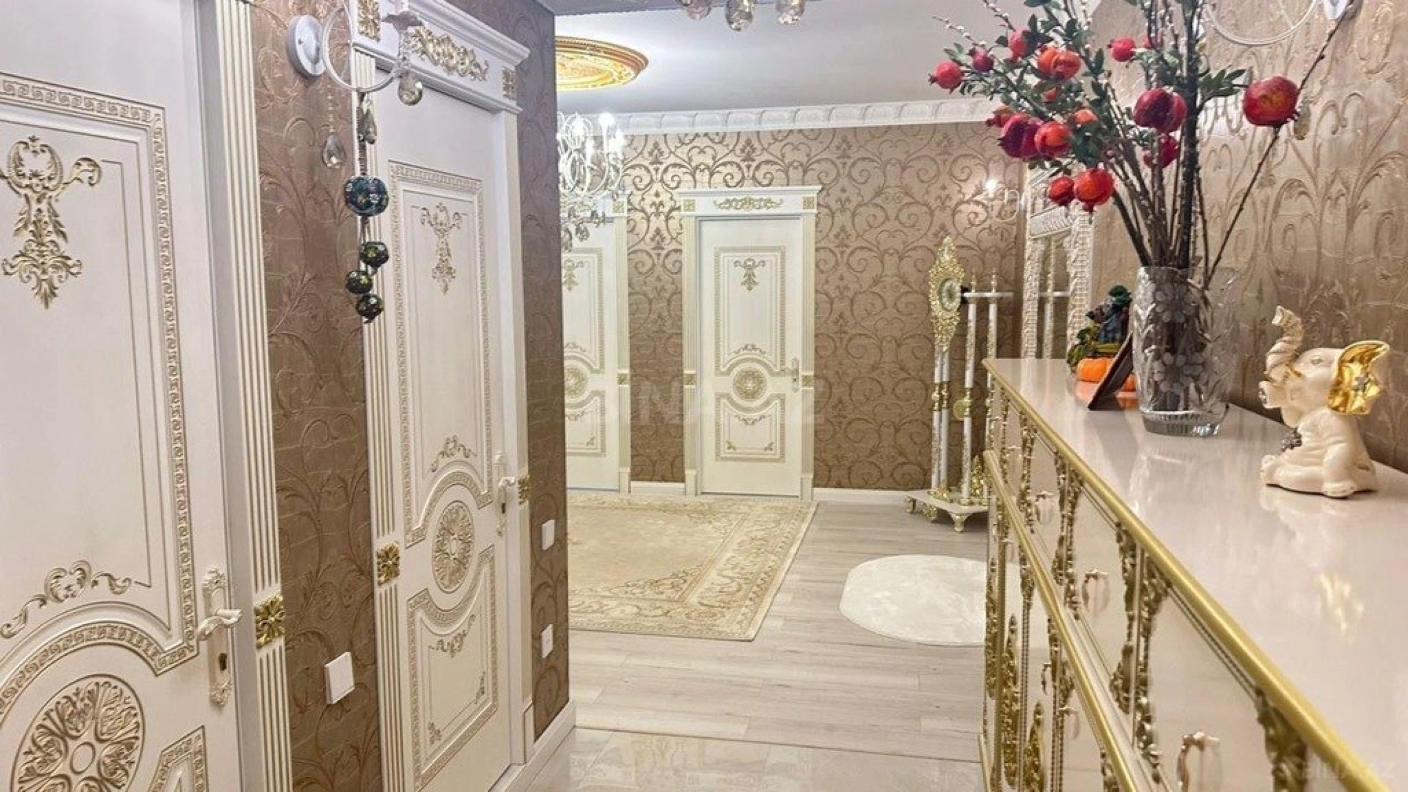 Satılır 4 otaqlı mənzil 160 m²