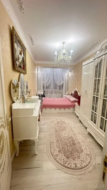 Satılır 4 otaqlı mənzil 160 m²