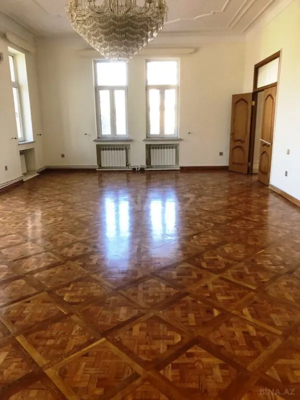 Kirayə verilir 12 otaqlı ofis 900 m²