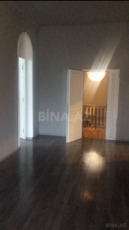 Kirayə verilir 12 otaqlı ofis 900 m²