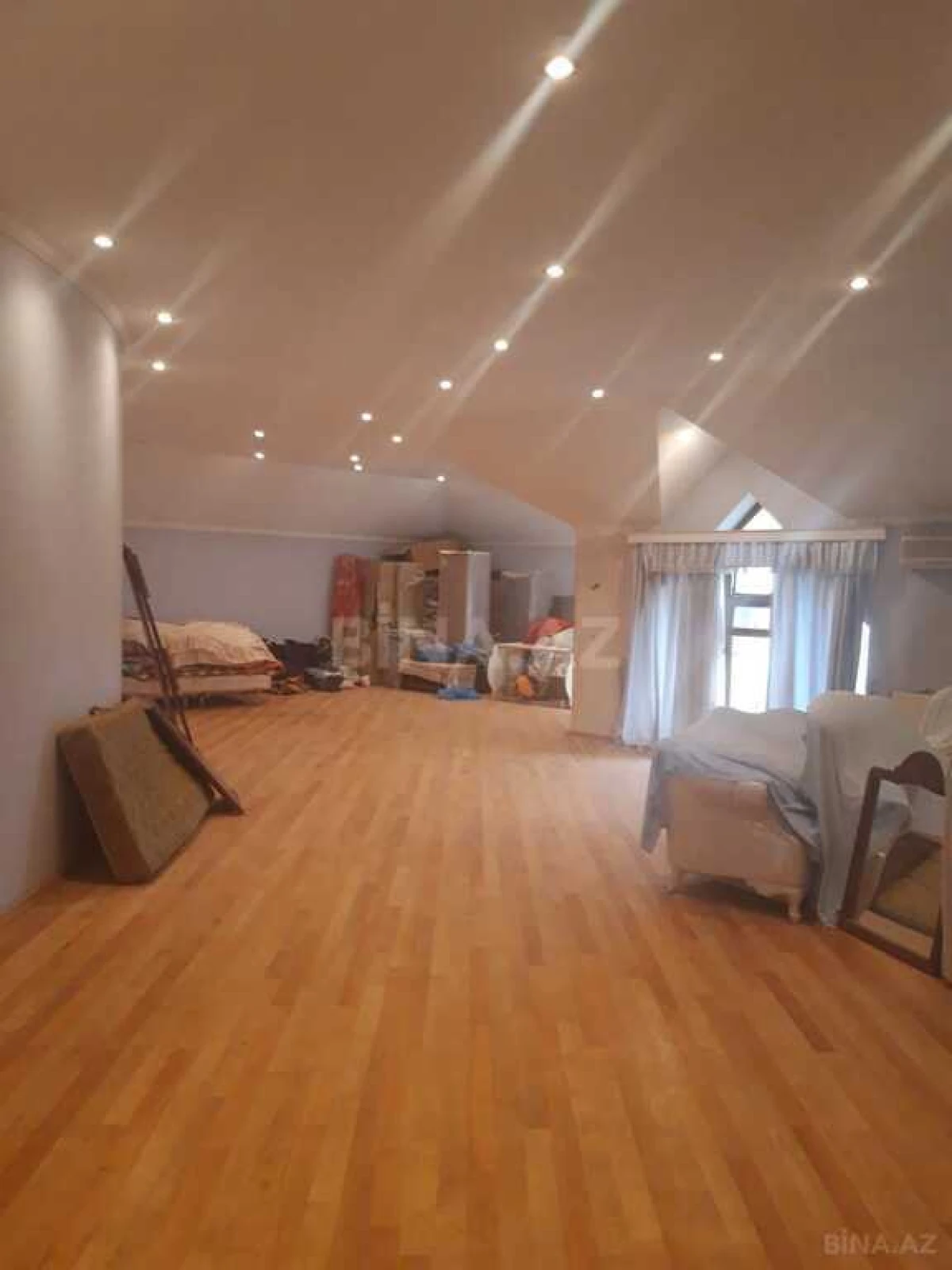 Kirayə verilir 12 otaqlı ofis 900 m²