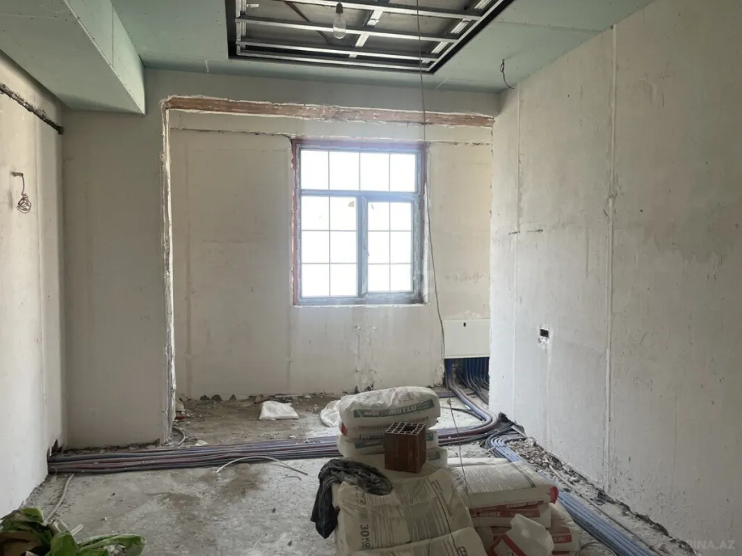 Satılır 5 otaqlı mənzil 250 m²