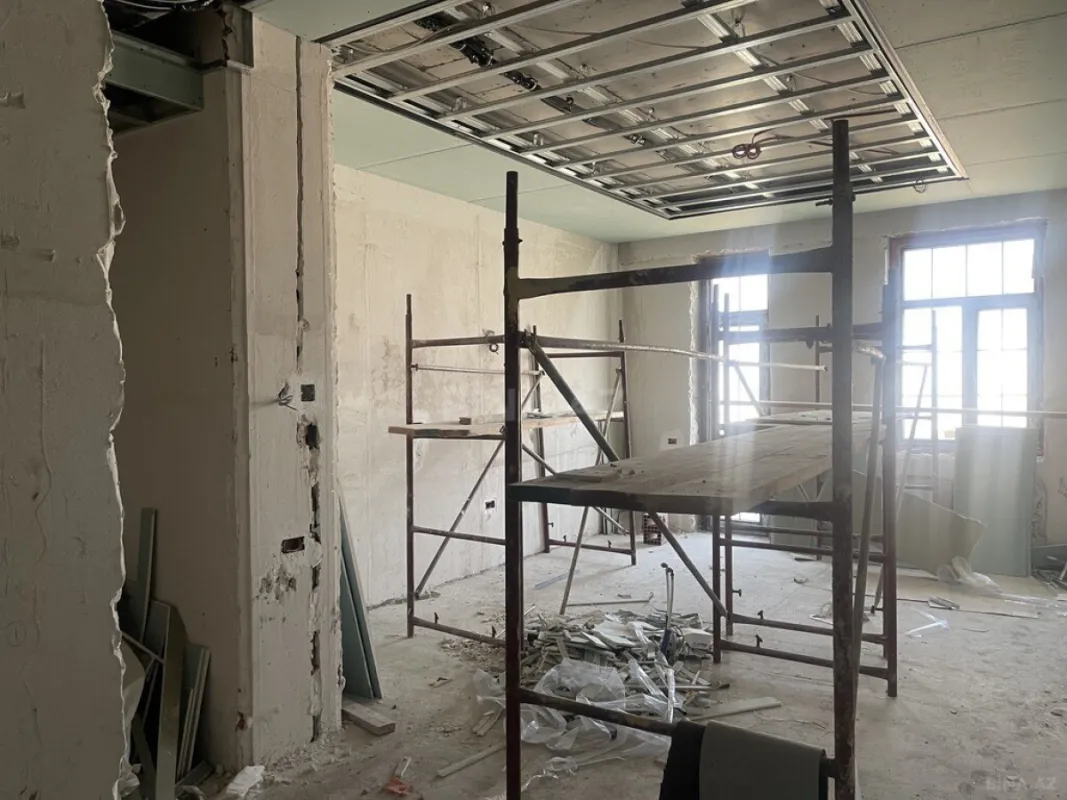 Satılır 5 otaqlı mənzil 250 m²
