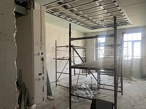 Satılır 5 otaqlı mənzil 250 m²