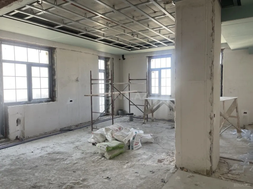 Satılır 5 otaqlı mənzil 250 m²