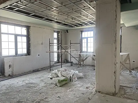 Satılır 5 otaqlı mənzil 250 m²