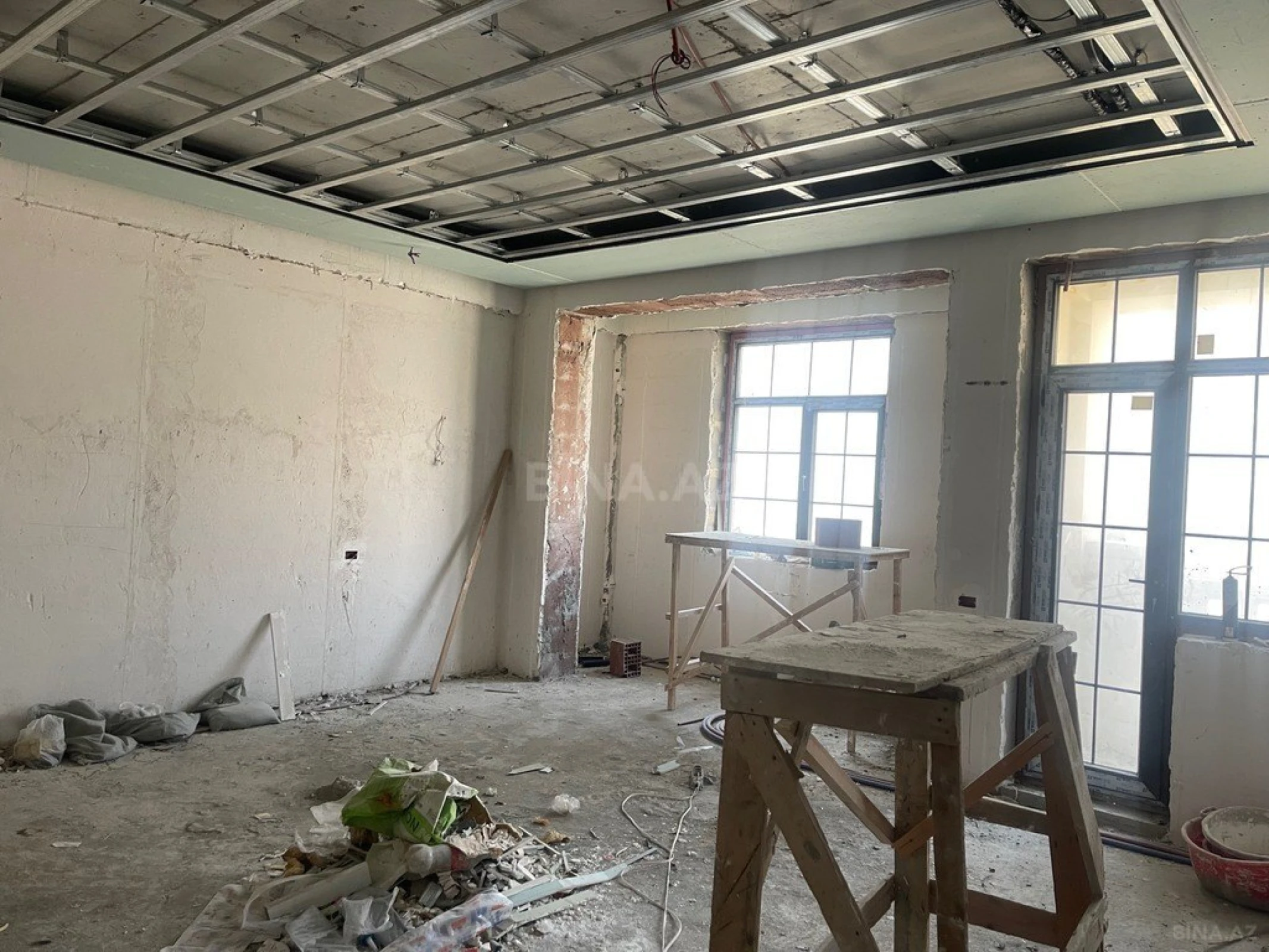 Satılır 5 otaqlı mənzil 250 m²