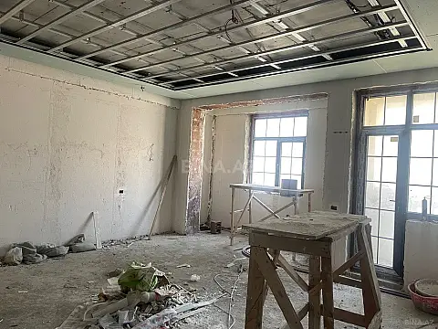 Satılır 5 otaqlı mənzil 250 m²