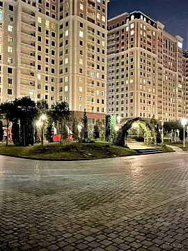 Satılır 5 otaqlı mənzil 250 m²