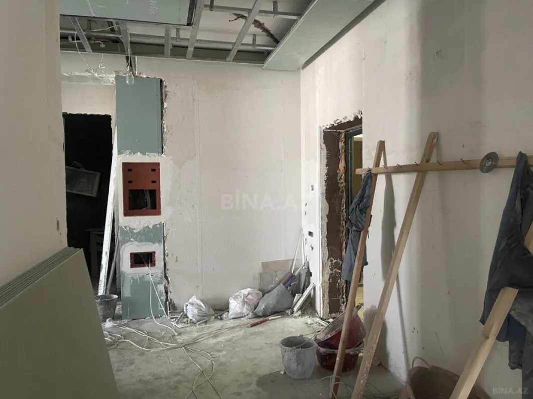 Satılır 5 otaqlı mənzil 250 m²