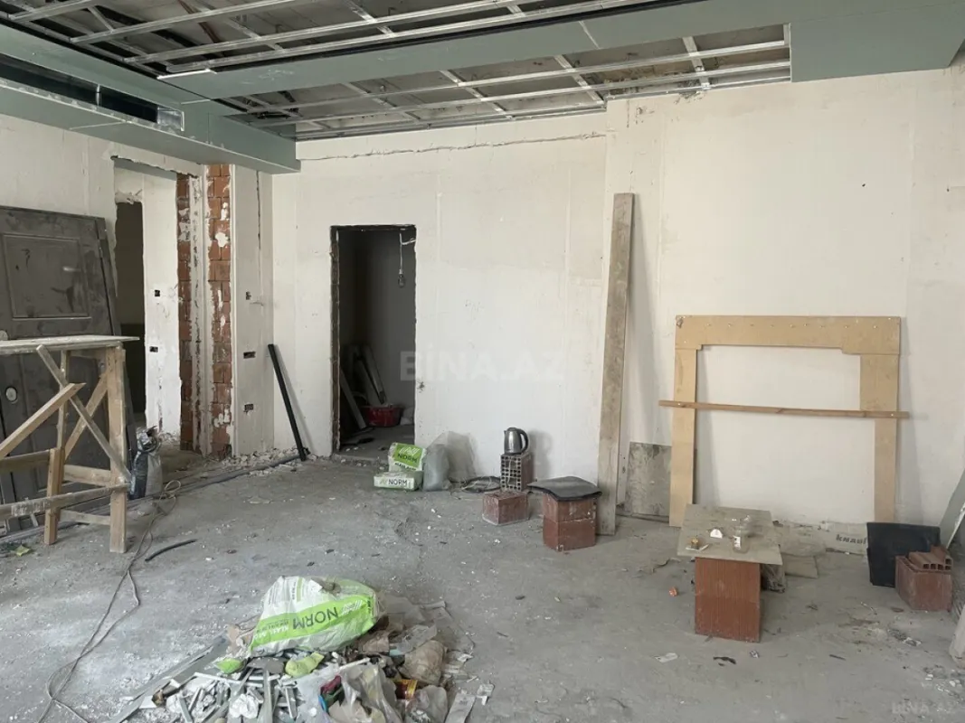 Satılır 5 otaqlı mənzil 250 m²