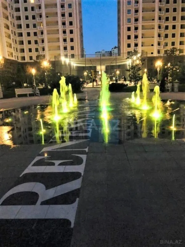 Satılır 5 otaqlı mənzil 250 m²