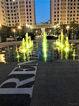 Satılır 5 otaqlı mənzil 250 m²