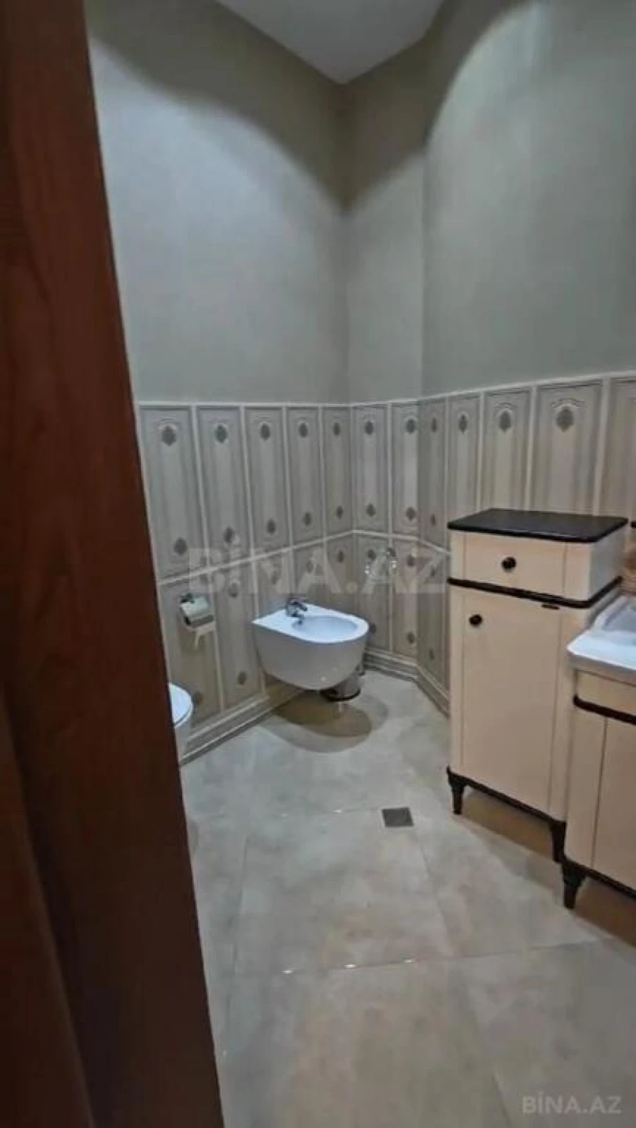 Satılır 10 otaqlı həyət evi 1000 m²