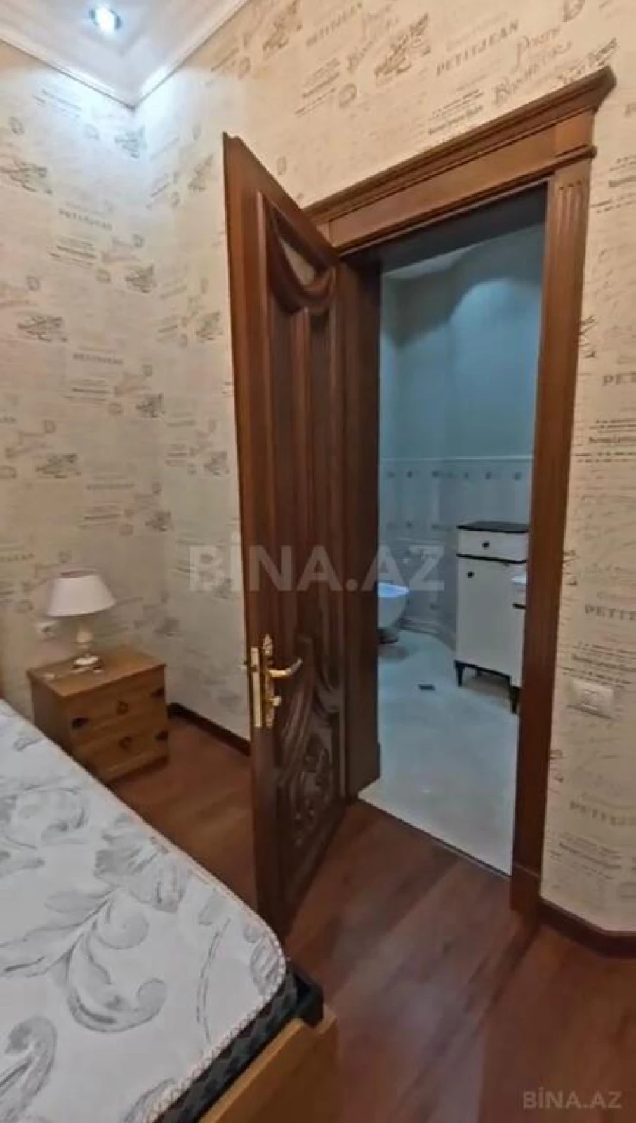 Satılır 10 otaqlı həyət evi 1000 m²