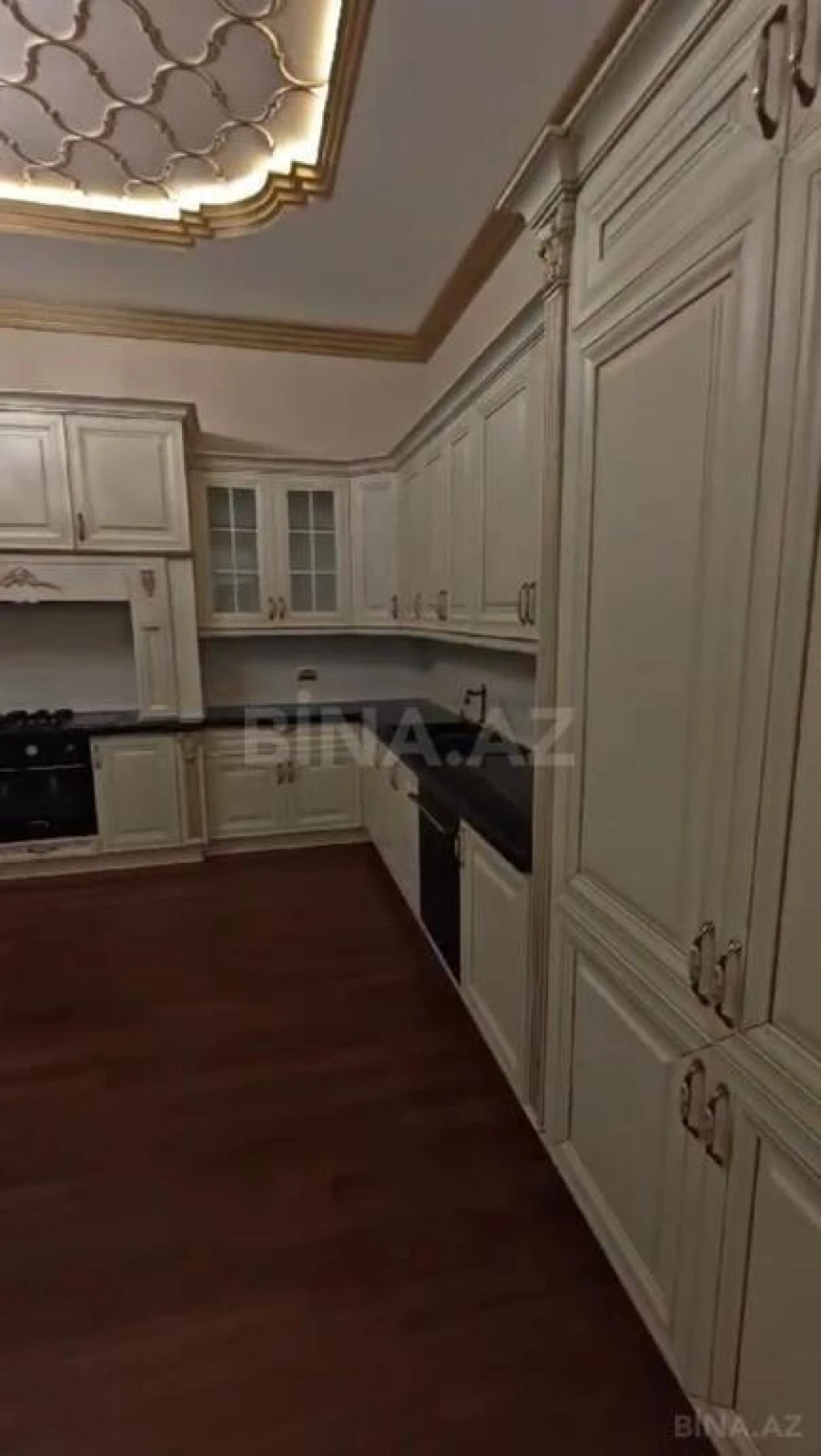 Satılır 10 otaqlı həyət evi 1000 m²