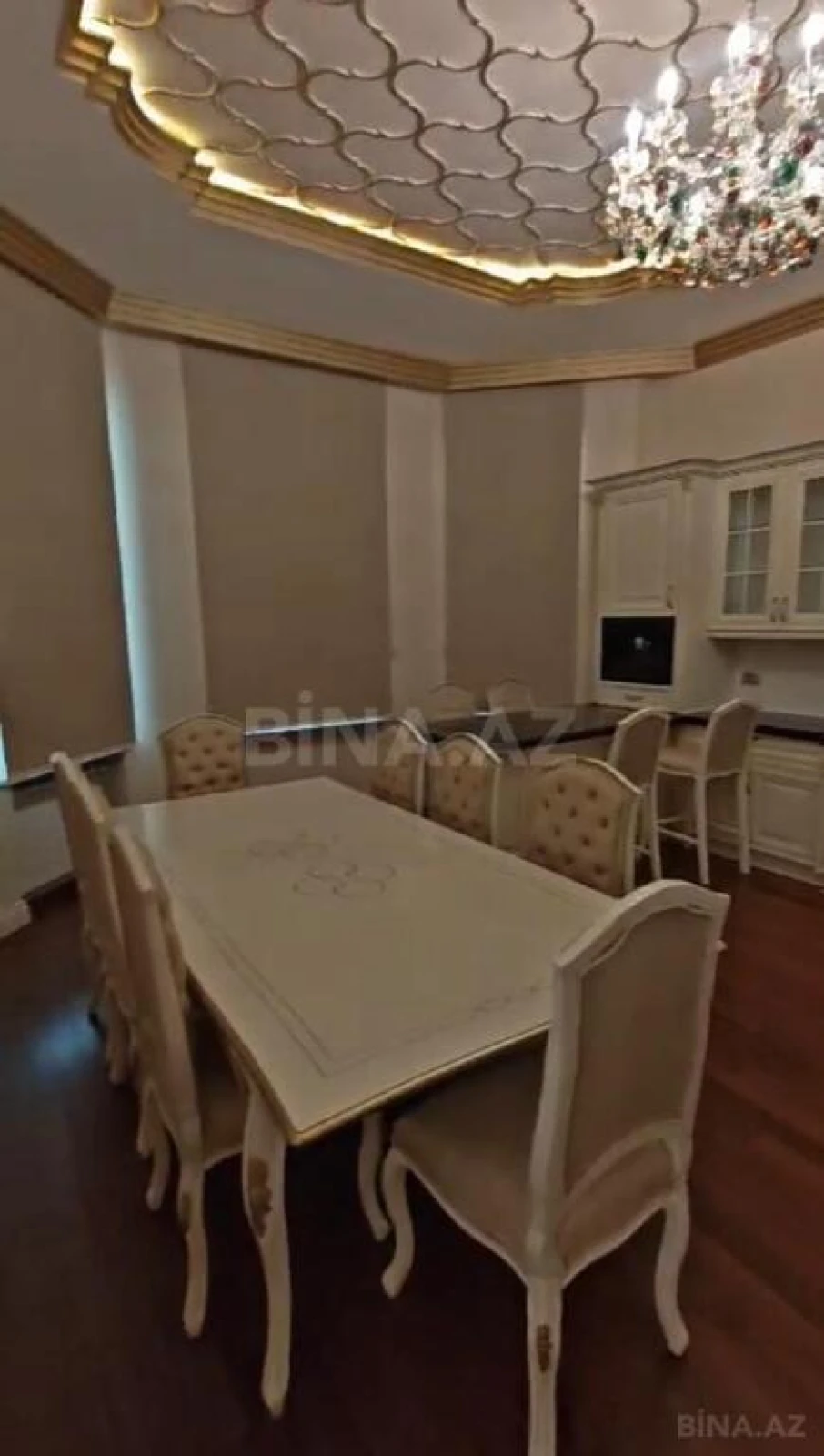 Satılır 10 otaqlı həyət evi 1000 m²