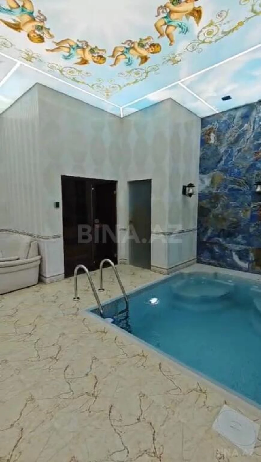 Satılır 10 otaqlı həyət evi 1000 m²