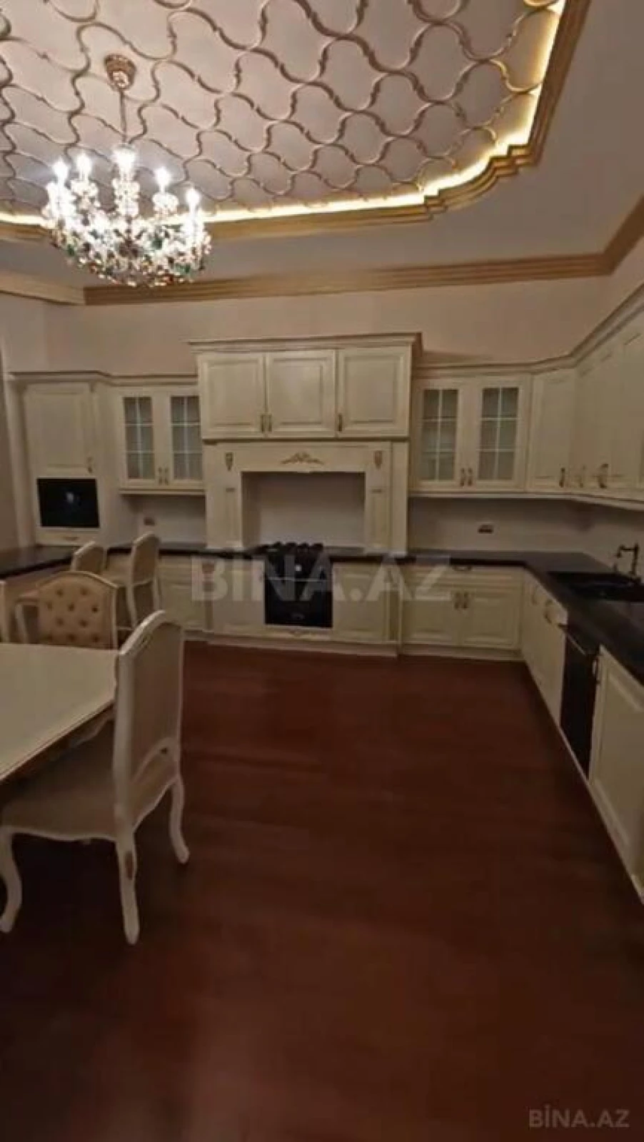 Satılır 10 otaqlı həyət evi 1000 m²