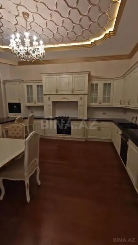 Satılır 10 otaqlı həyət evi 1000 m²