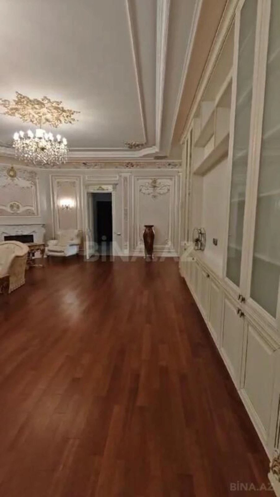 Satılır 10 otaqlı həyət evi 1000 m²