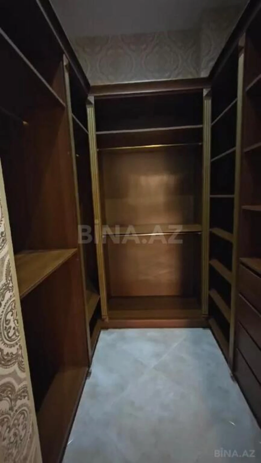 Satılır 10 otaqlı həyət evi 1000 m²