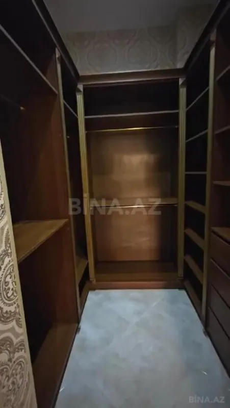 Satılır 10 otaqlı həyət evi 1000 m²