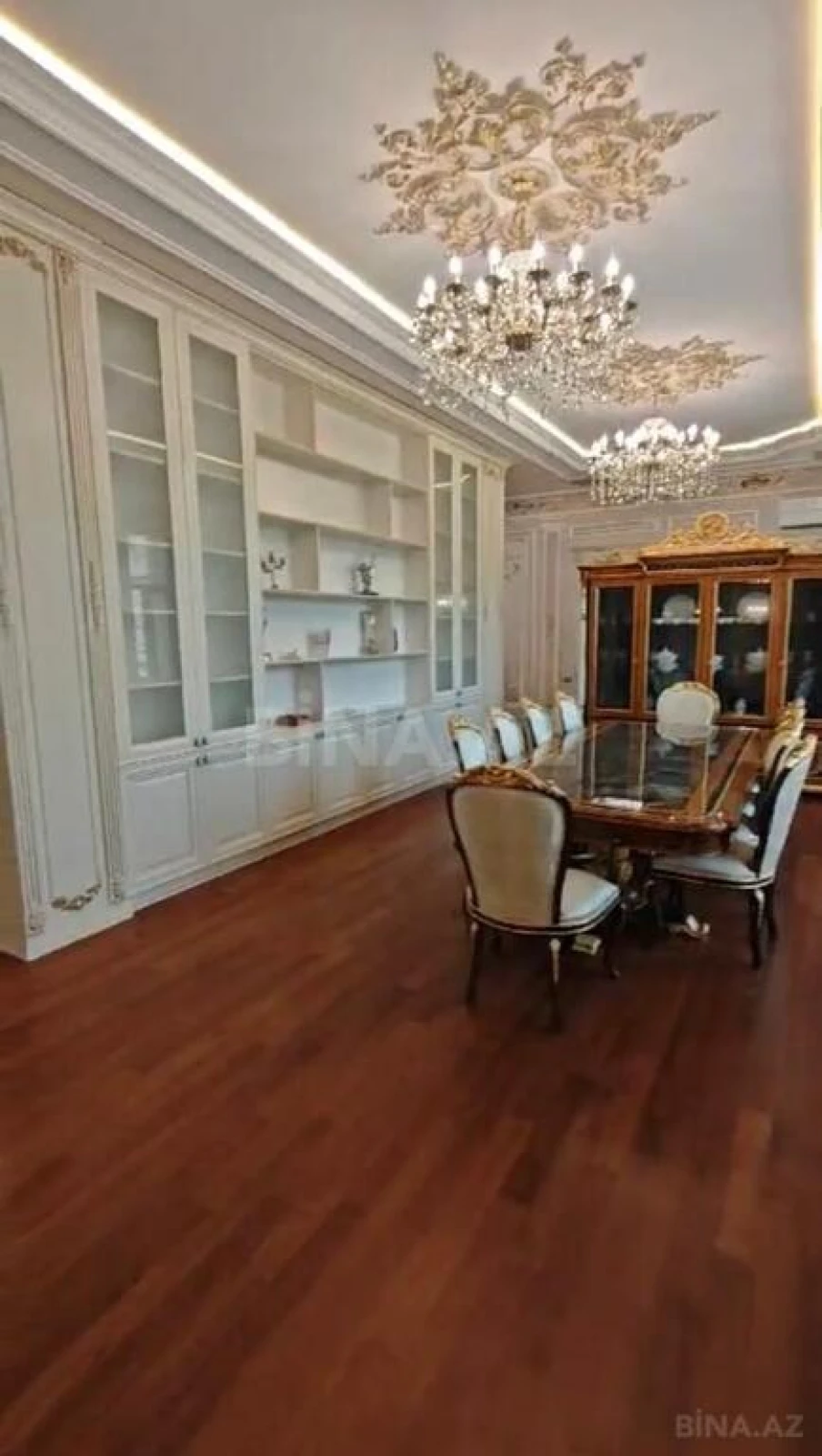 Satılır 10 otaqlı həyət evi 1000 m²