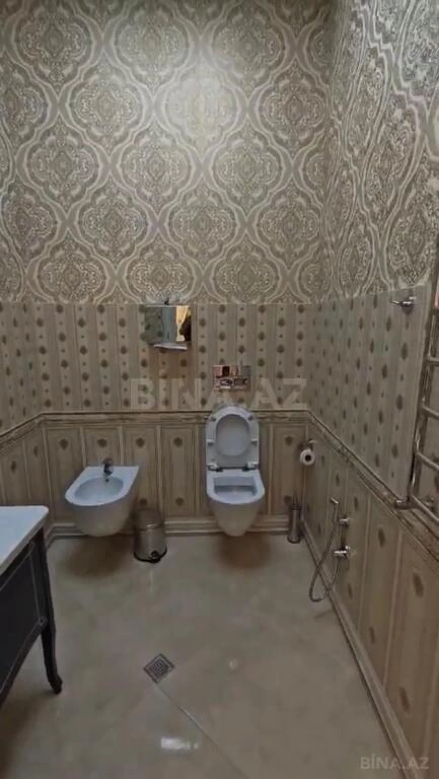 Satılır 10 otaqlı həyət evi 1000 m²