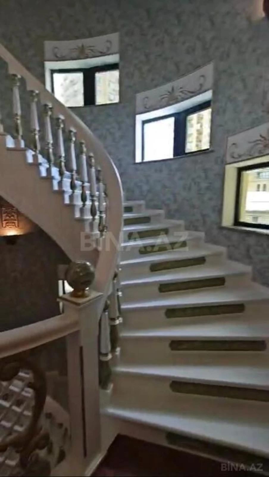 Satılır 10 otaqlı həyət evi 1000 m²