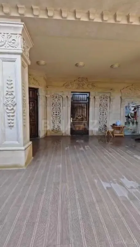 Satılır 10 otaqlı həyət evi 1000 m²