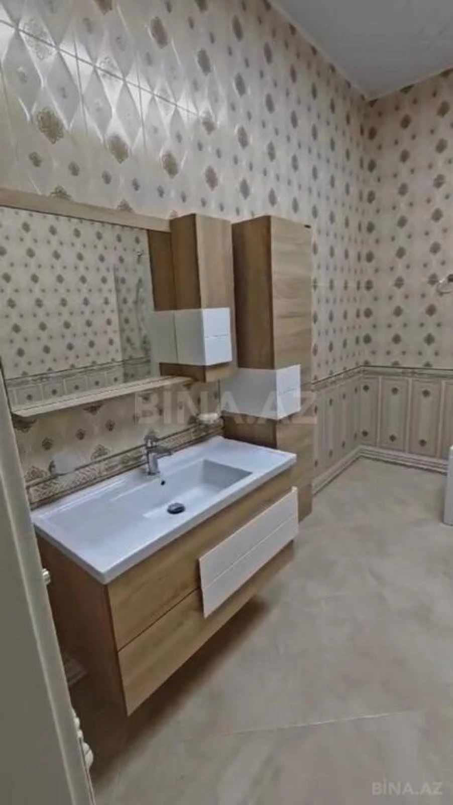 Satılır 10 otaqlı həyət evi 1000 m²