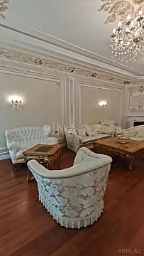 Satılır 10 otaqlı həyət evi 1000 m²