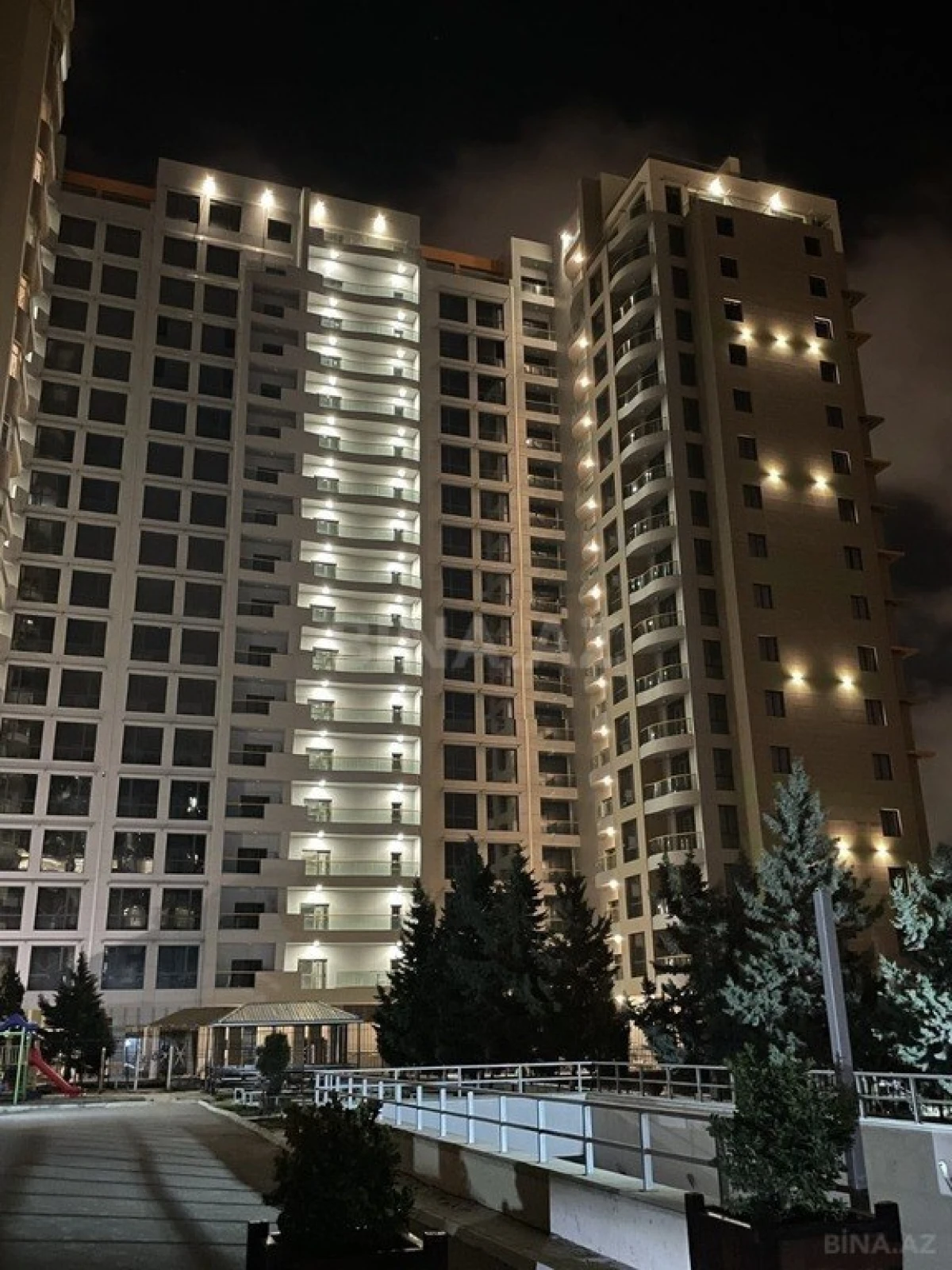 Satılır 3 otaqlı mənzil 128 m²